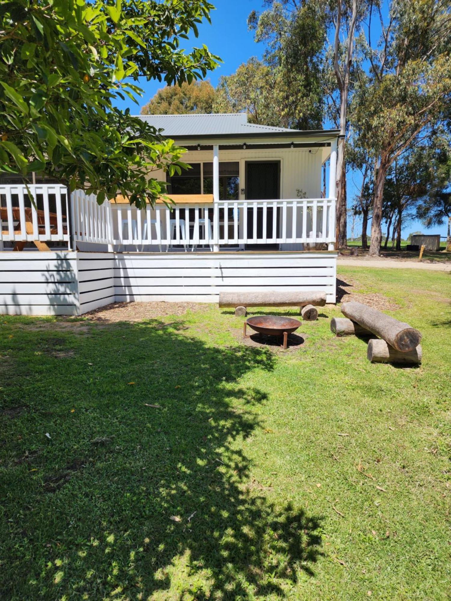 Eight Acres Lakes Entrance Buitenkant foto